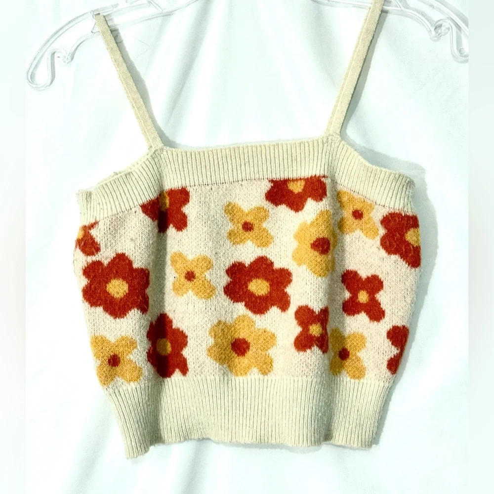 HYFVE Cute & Colorful Floral Cropped Knit Tank Top With Ribbed Hems Size Medium - Picture 5 of 10